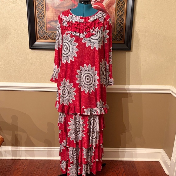 Nuggles Dresses & Skirts - Nuggles 2 piece outfit